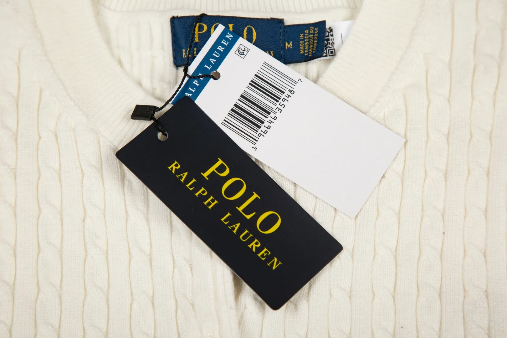 P196 White background picture [Evergreen for all seasons] Style number: 25123# Color: black/navy blue/almond/white Size: S-XL - Ralph Lauren/Ralph Lauren 2025FW Zhao Lusi's same solid color logo knitted versatile fine twist knitted buttoned long-sleeved cardigan - RL's classic fine twist cardigan 21S quality cotton yarn A cardigan that can be worn in all seasons Can be matched inside or outside Simple and clean basic color matching The upper body is clean and flawless. The comfort brought by imported cotton yarn is soft. An item that cannot be rejected.